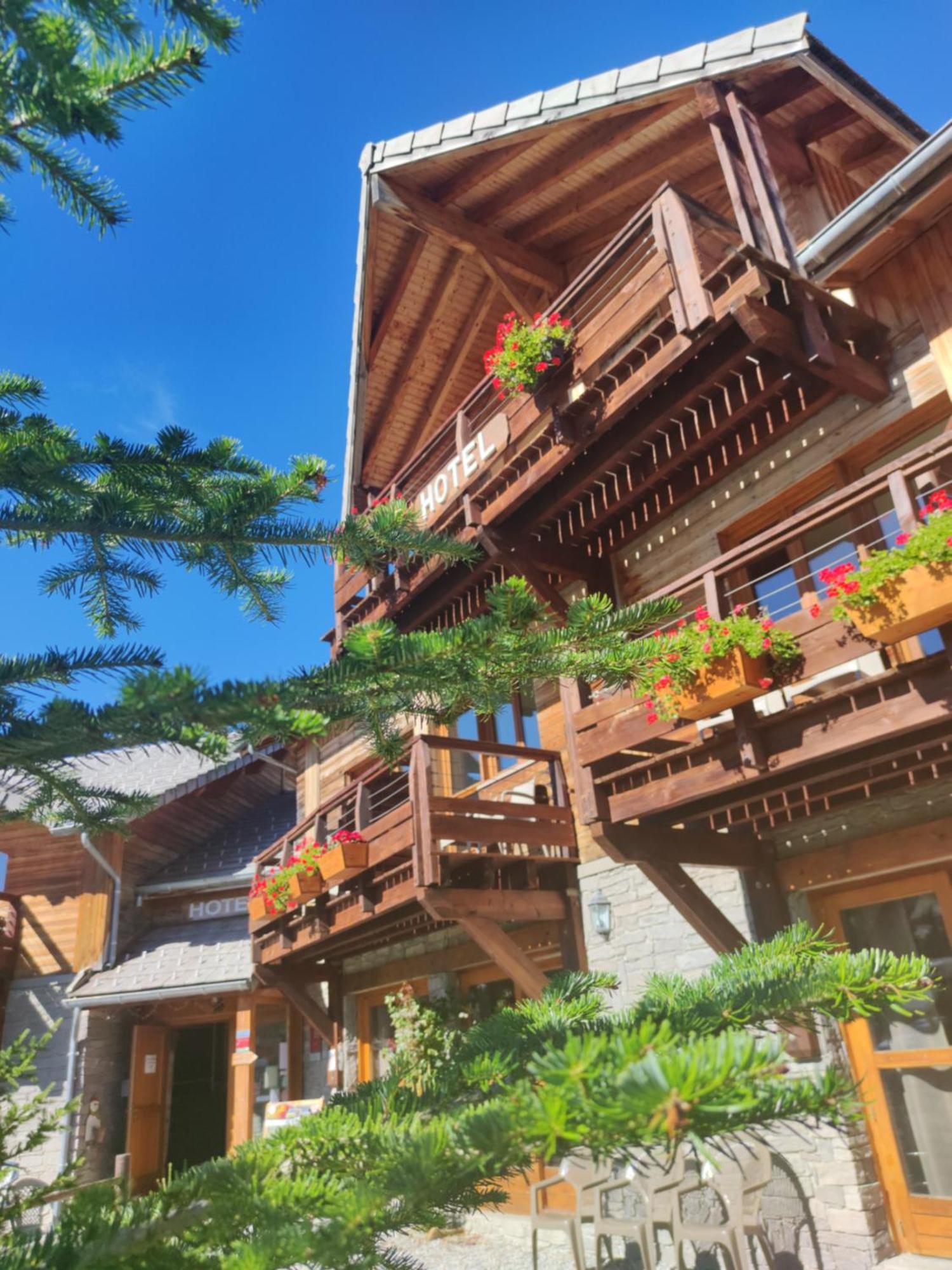 Sunweb Hotel L'Ecrin Des Neiges ลาจูดูลูป ภายนอก รูปภาพ
